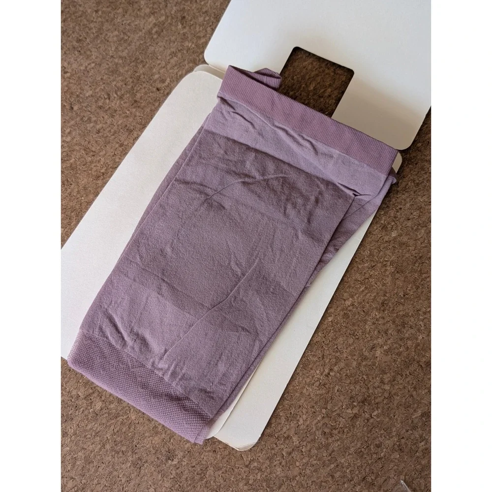 Vintage Givenchy Lyrique Pantyhose Rose Quartz Size B Sandalfoot 1984 NOS‎